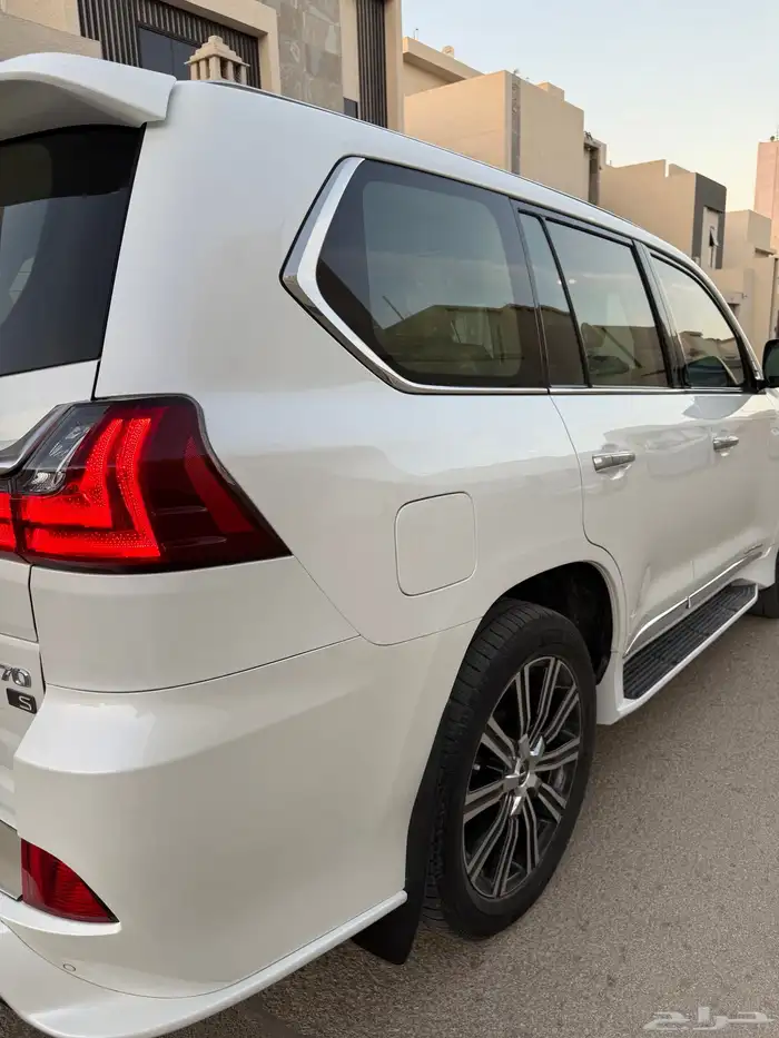 تم البيع تم البيع لكزس LX 2016 عداد 128 شرط 22