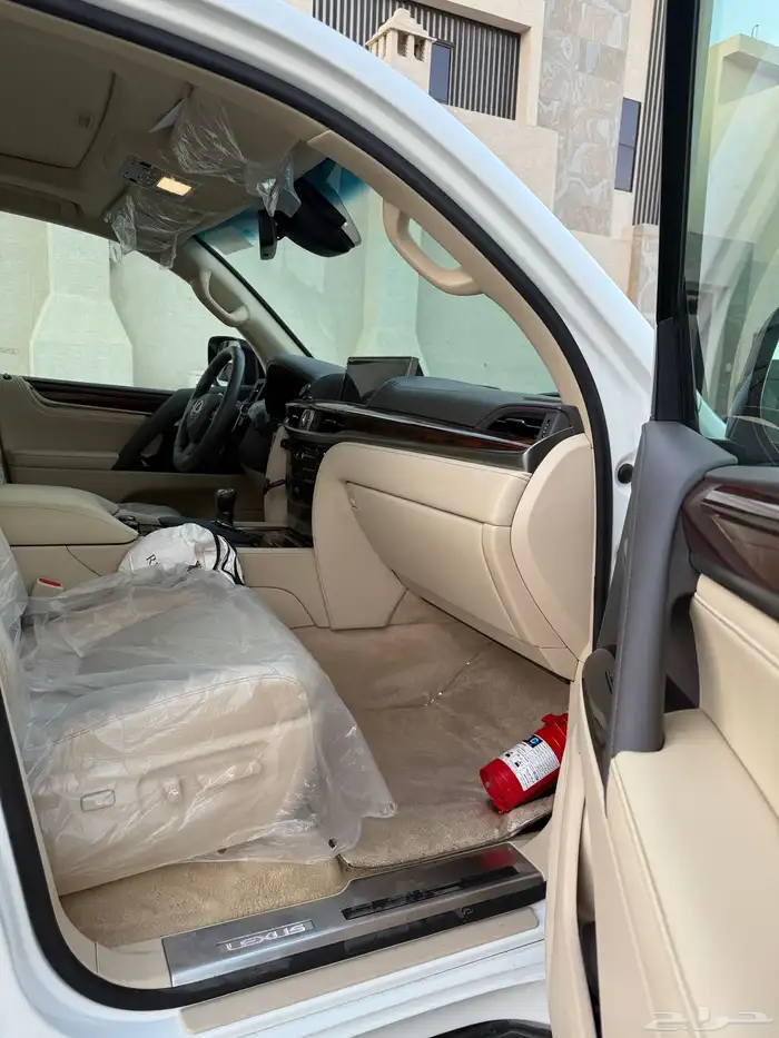 تم البيع تم البيع لكزس LX 2016 عداد 128 شرط 27