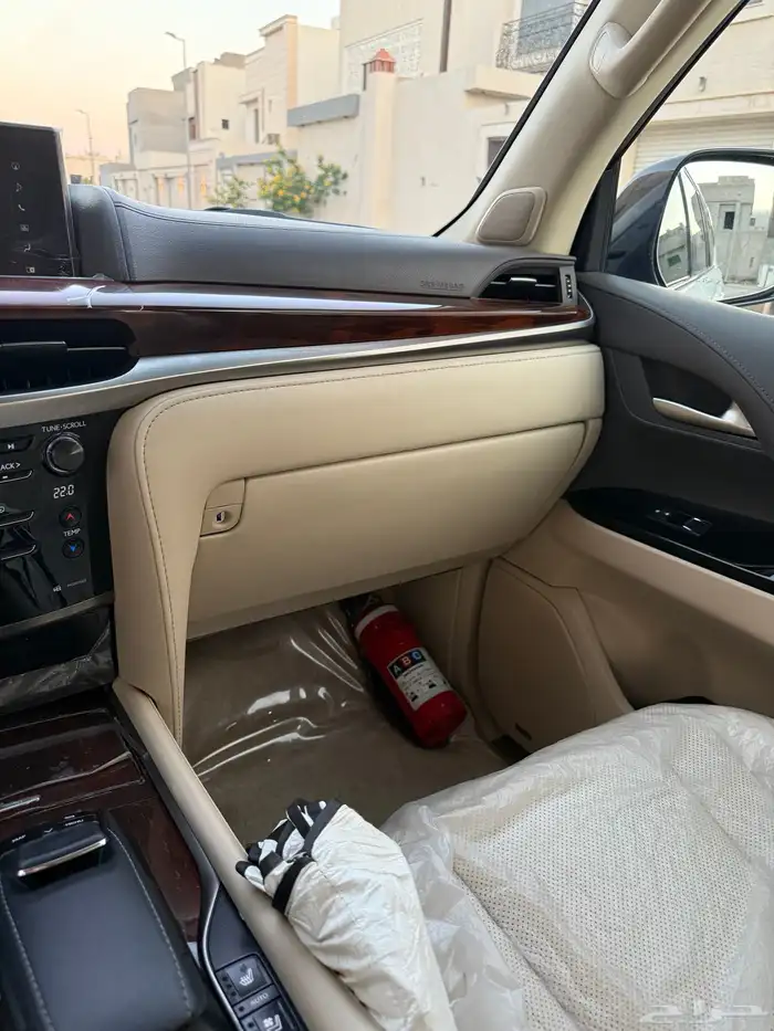 تم البيع تم البيع لكزس LX 2016 عداد 128 شرط 42