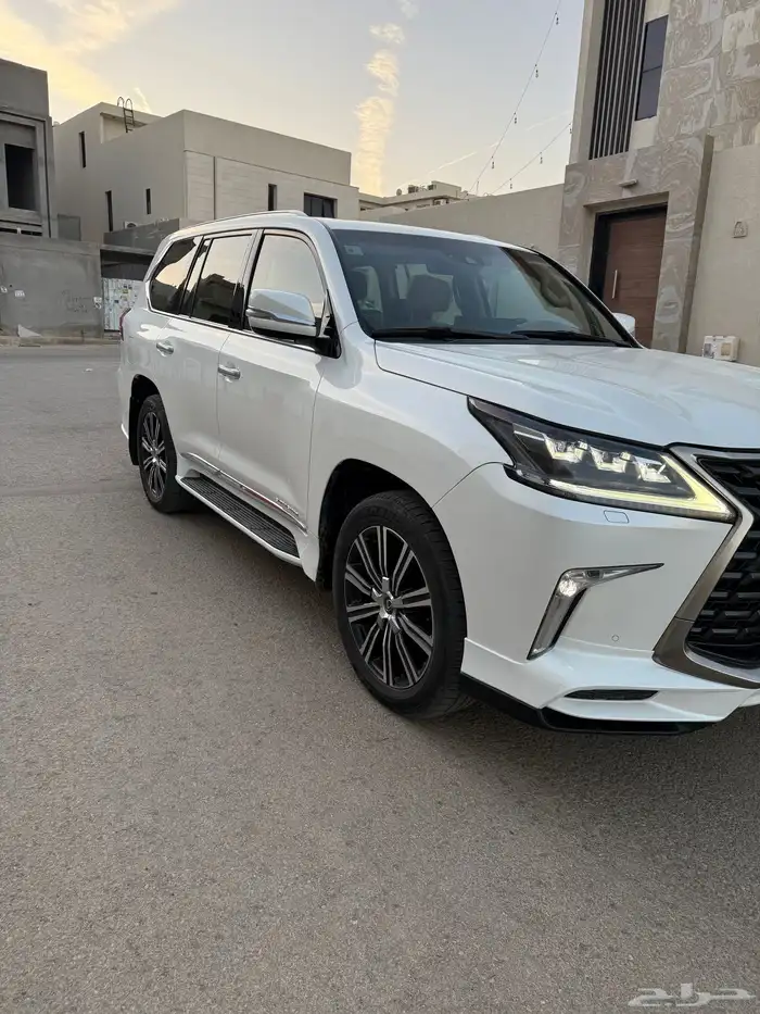 تم البيع تم البيع لكزس LX 2016 عداد 128 شرط 17