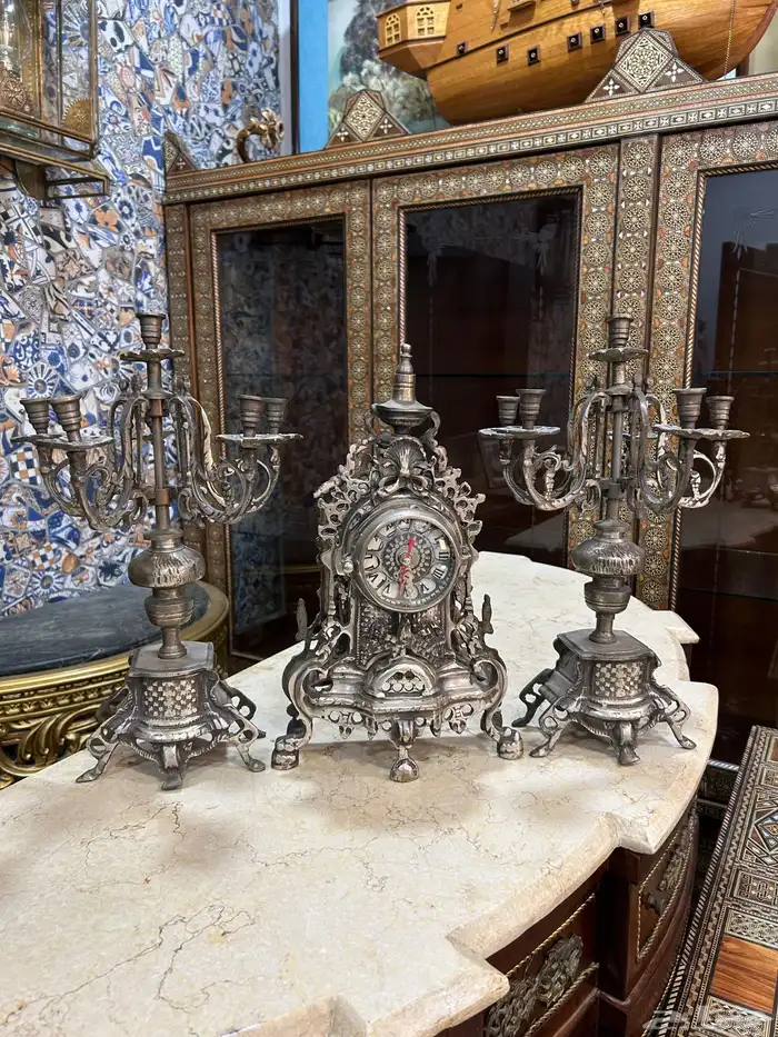 أبليك واطقم ساعة وشمعدان ابجورات سماور نحاس انتيك تراث راديو 17