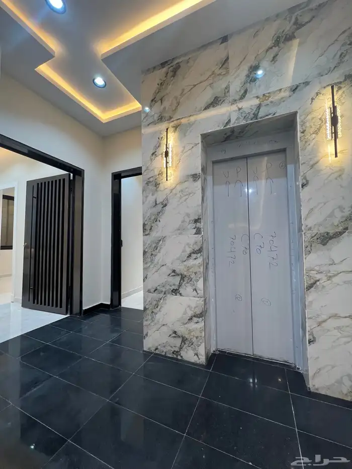 للبيع ادوار علوية وارضية مساحات كبيرة حي الراقي خميس مشيط 4