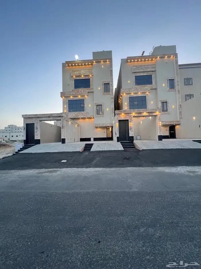 للبيع ادوار علوية وارضية مساحات كبيرة حي الراقي خميس مشيط 1