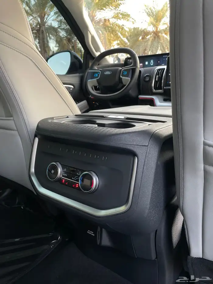 فورد اكسبديشن بلاتينيوم 2025 عداد 6 الاف قمه بالنظافه 24