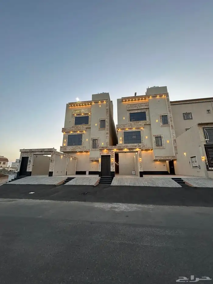 للبيع شقق علوية وأرضية مساحة واسعة مكتملة الخدمات حي الطلح 0