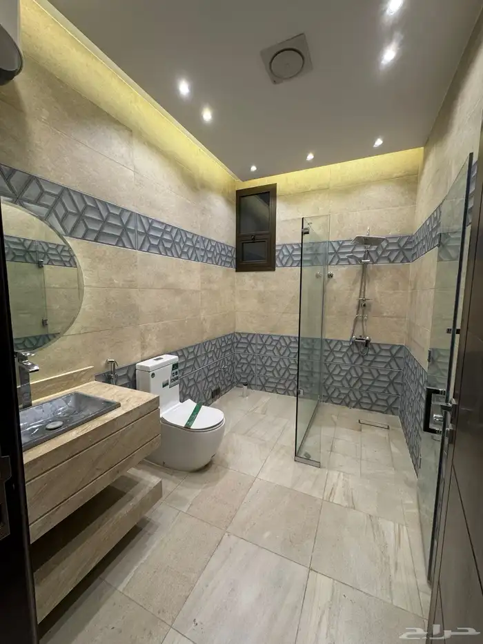 للبيع فيلا مودرن دورين وملحق بحي راقي واصل جميع الخدمات 30