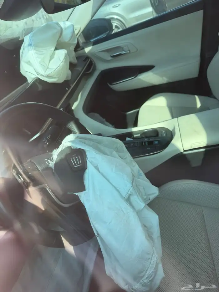 تويوتا كراون للبيع مصدومه 2023 4