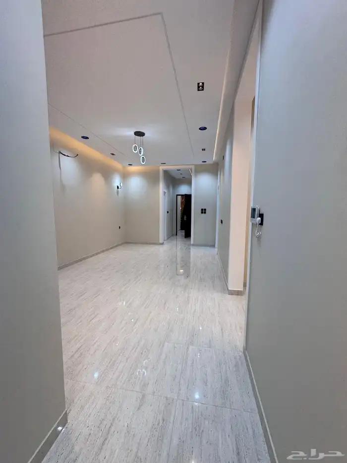 للبيع شقه 6 غرف مع سطح من 500 الف حى مكتمل جميع الخدمات 15