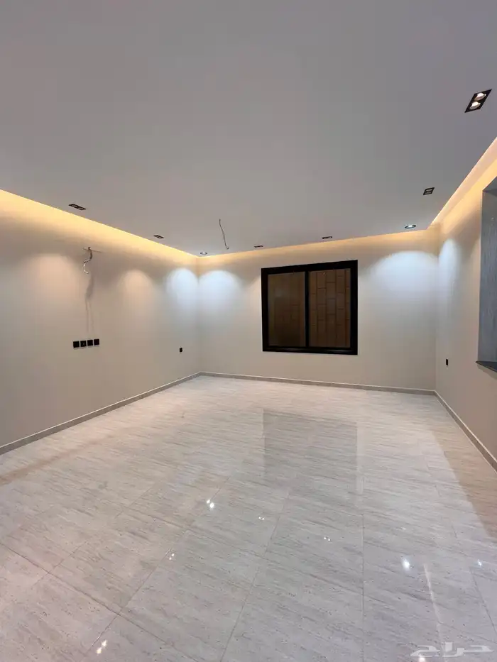 للبيع فيلا روف دور ثاني مع ملحق حى الراقى خميس مشيط 30