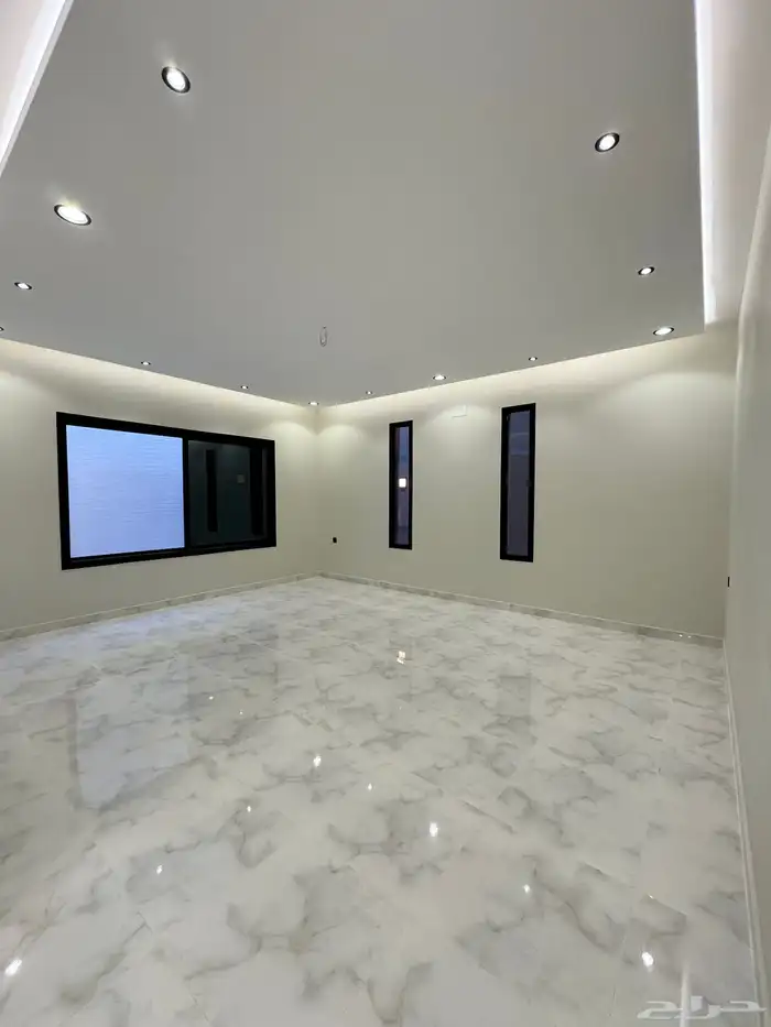 للبيع فلة مع مشب تصميم حديث موقع مميز 5