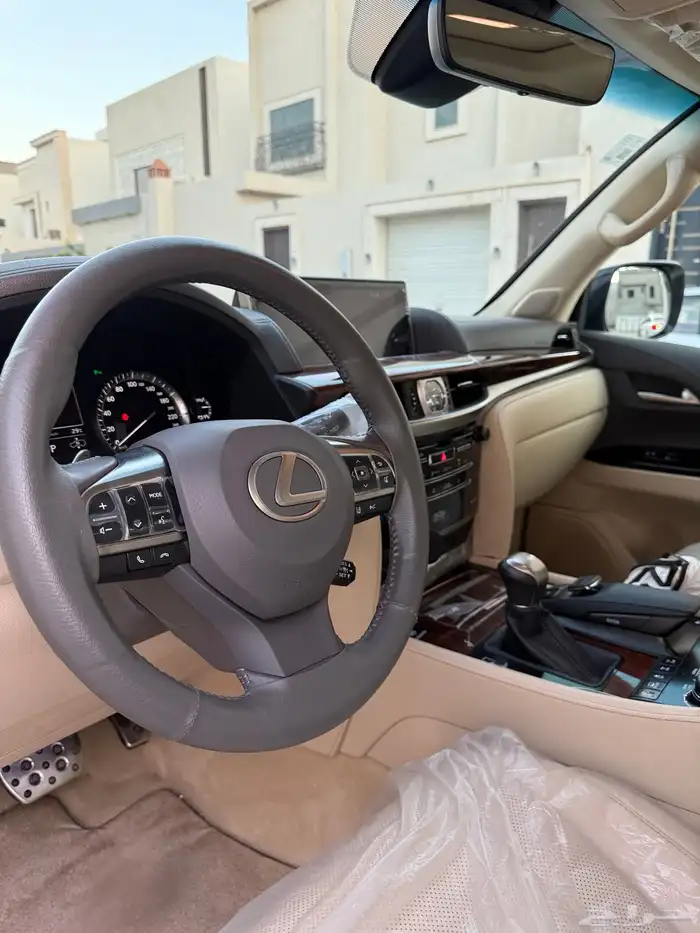 تم البيع تم البيع لكزس LX 2016 عداد 128 شرط 33