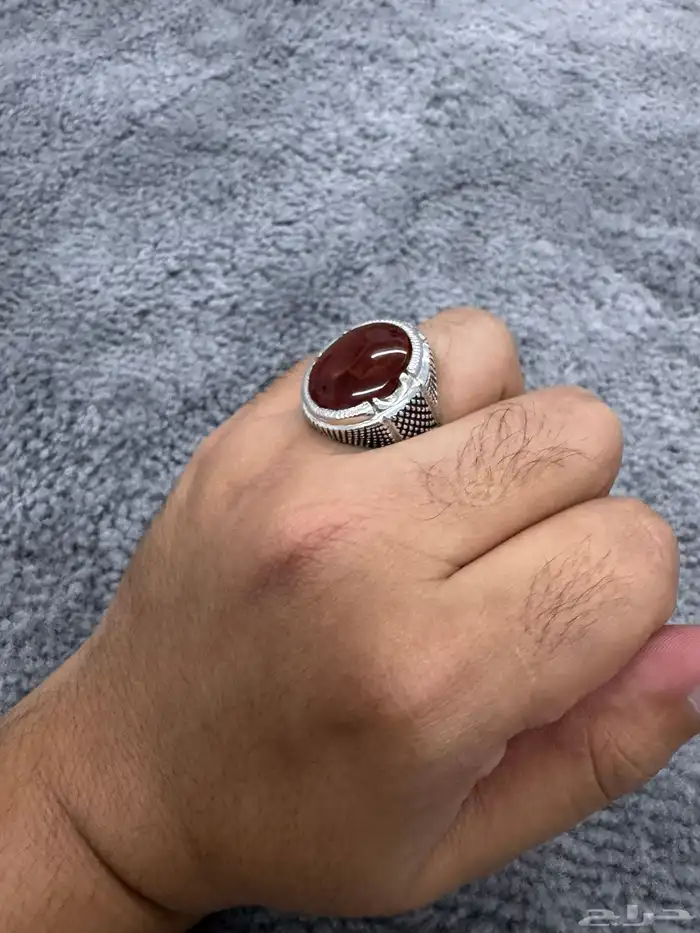 خاتم عقيق يماني احمر مزعفر 8