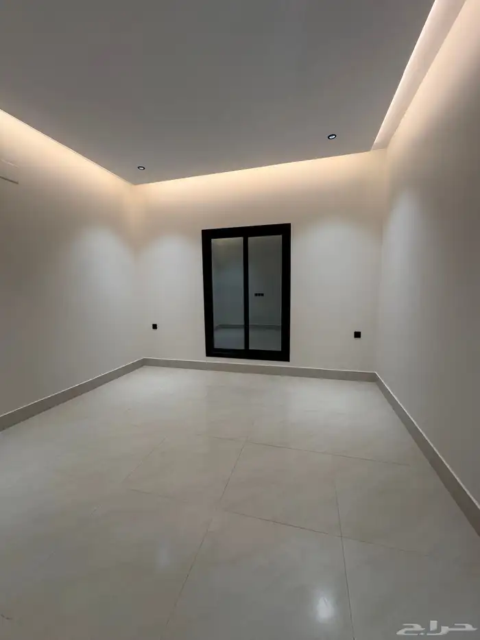 للبيع شقق علويه مع ملحق خاص وسطح حى الحسام 16