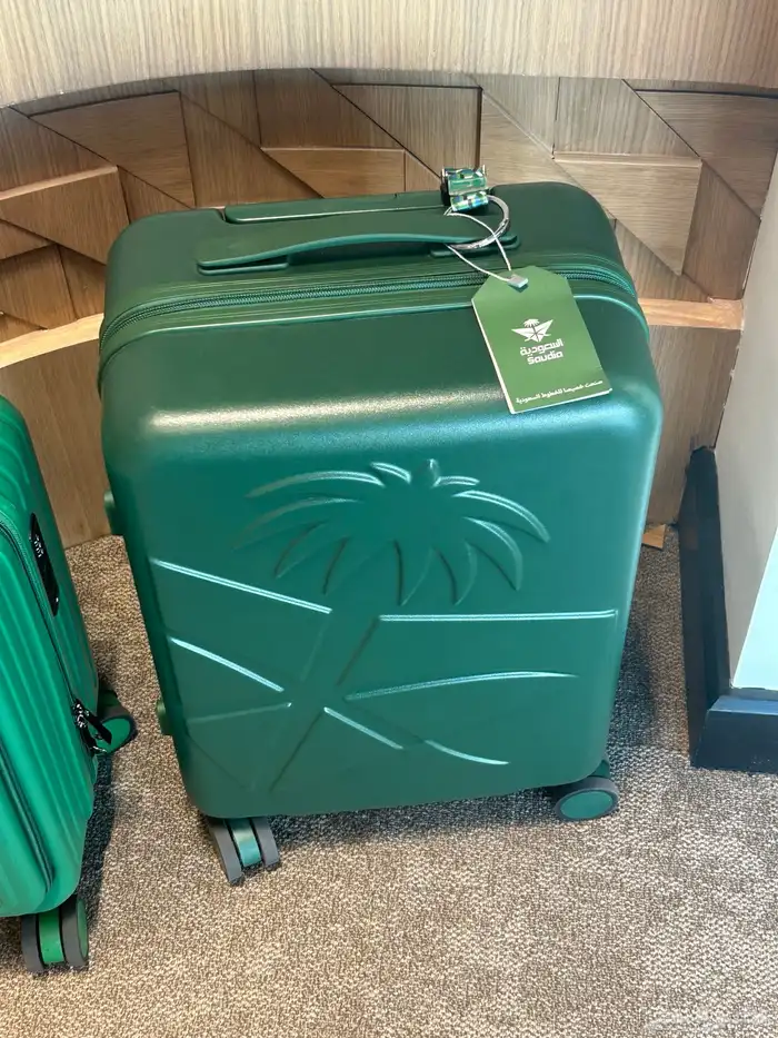 حقيبة سفر بشعار الخطوط السعودية 1