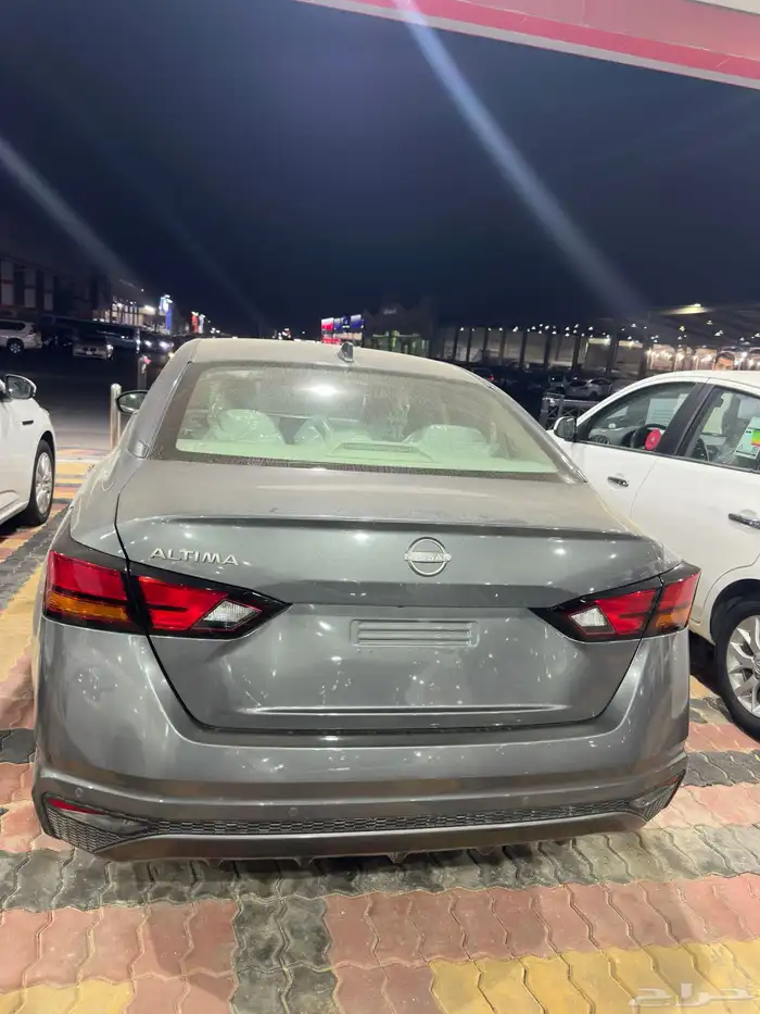 نيسان التيما S استندر 2024 اسود رصاصي ازرق عرض خاص 4