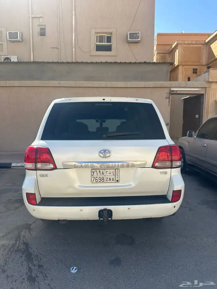 جيب لاندكروزر 4