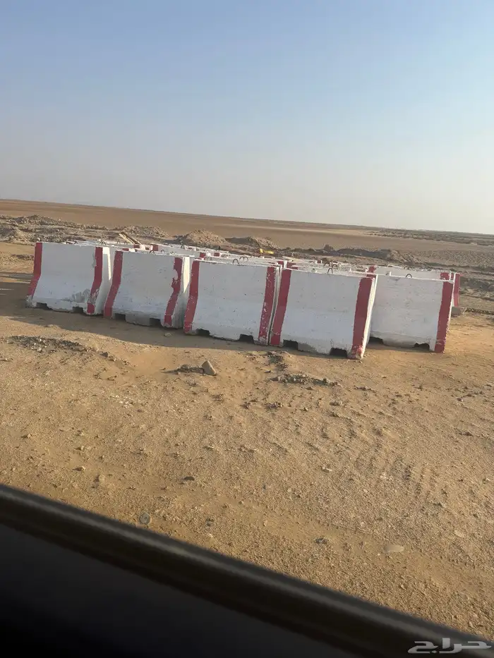 يوجد لدينا عدد كبير من الحواجز الخراسانية بحاله جيده جدا 0