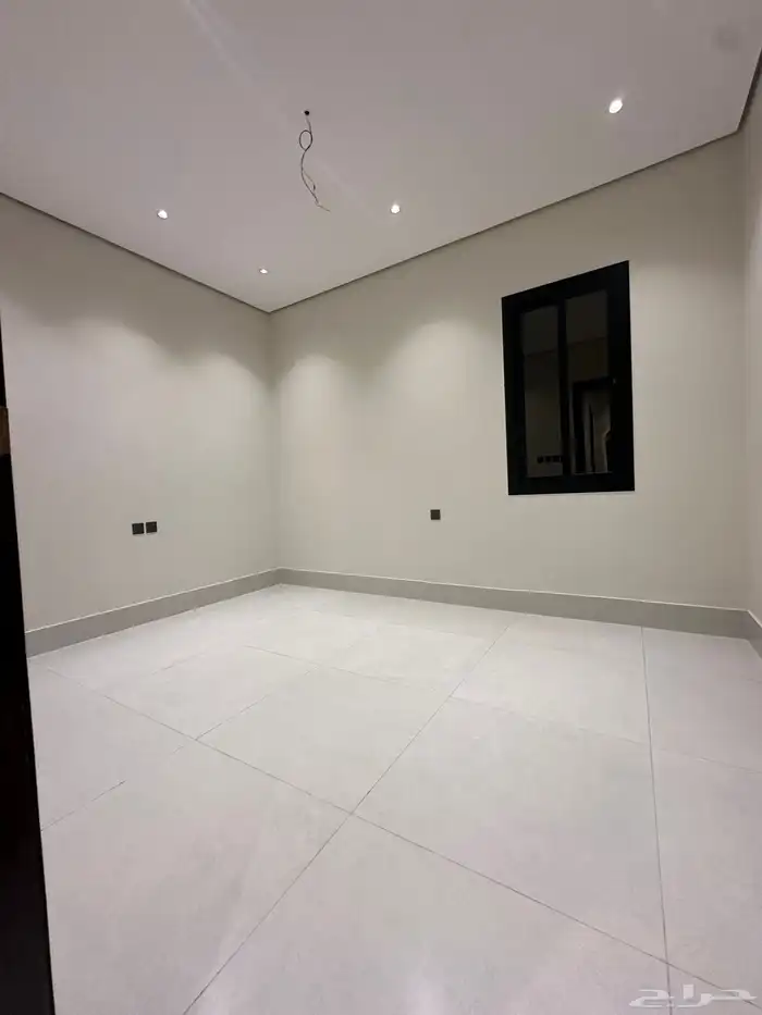 للبيع شقه دور ثاني مع سطح كمل فوق اشقه 12