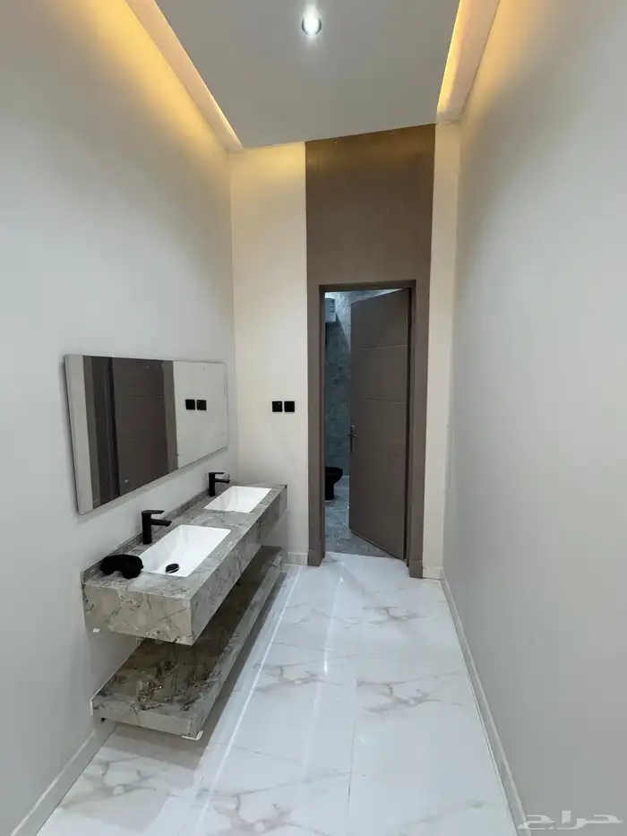 للبيع فيلا مستقل زاويه شارعين 6