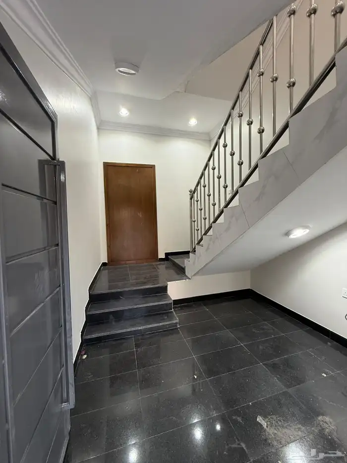 للبيع ارواف علويه وشقق ارضيه ببايكة سيارة ف شمال الخميس 25