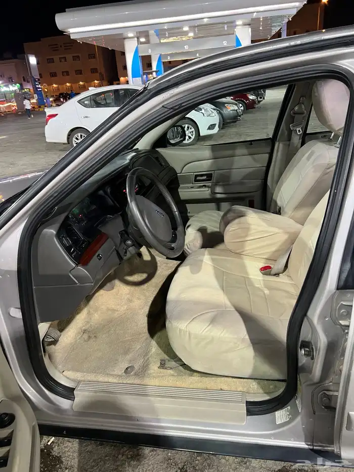 فورد كروان فكتوريا 5