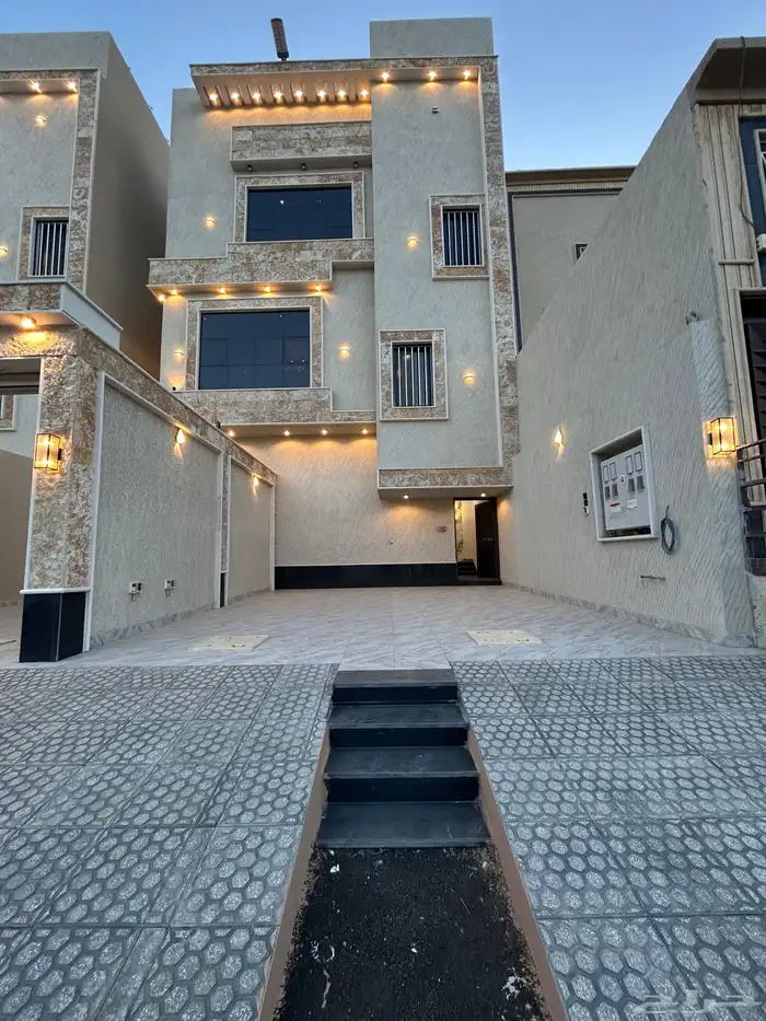 للبيع شقق علوية وأرضية مساحة واسعة مكتملة الخدمات حي الطلح 1