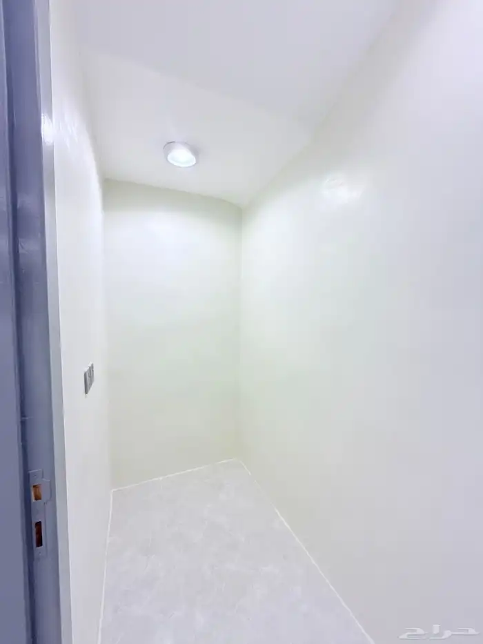 للبيع روف علوي بملحق تشطيبVipبسعر620الف مخطط الثمانين 11