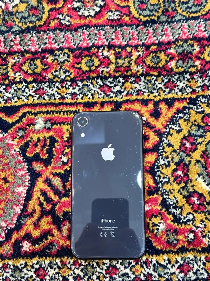 آيفون اكس آر للبيع كل شي فيها وكاله 1