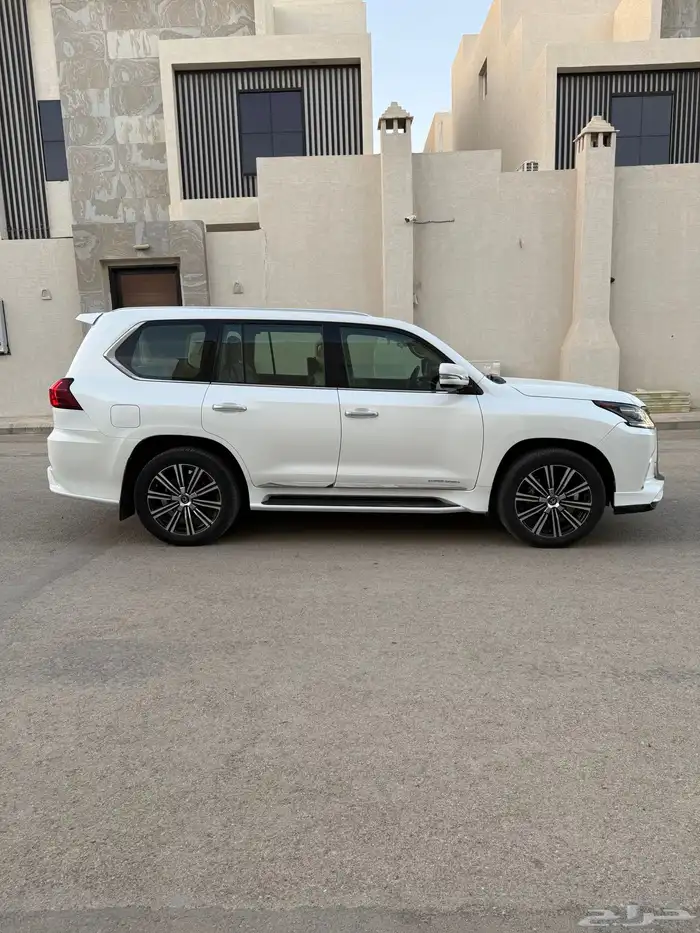 تم البيع تم البيع لكزس LX 2016 عداد 128 شرط 11