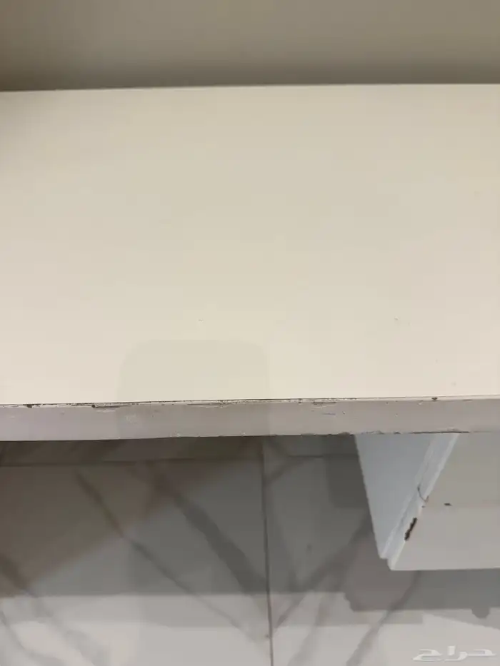 مكتب ابيض للبيع 1