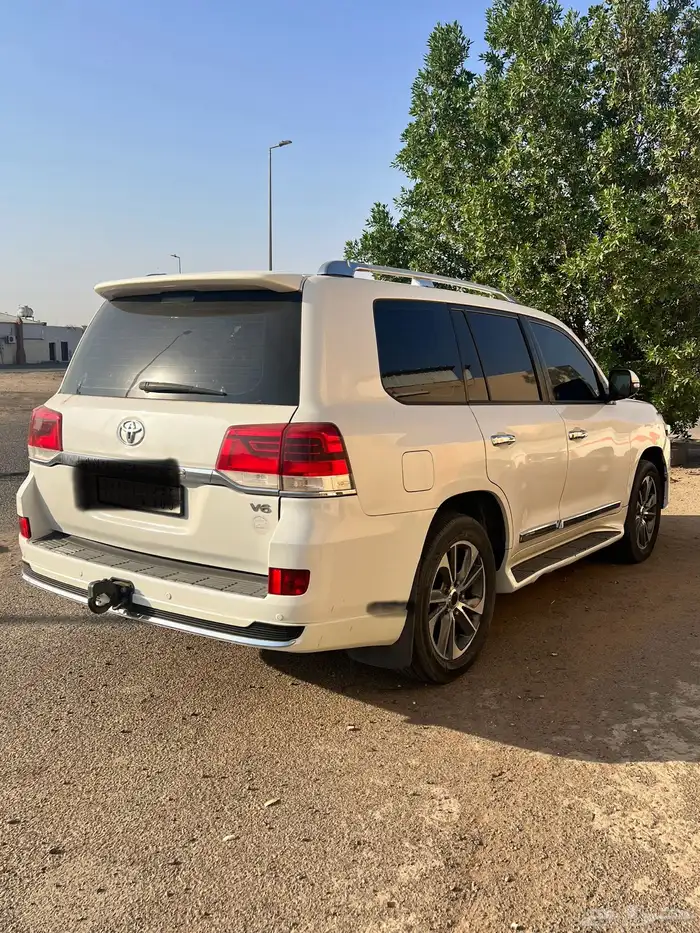 يوجد جيب لاند كروزر 2016ارغب في البدل بغنم نعيم مراح كامل 4