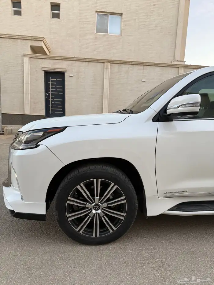تم البيع تم البيع لكزس LX 2016 عداد 128 شرط 7