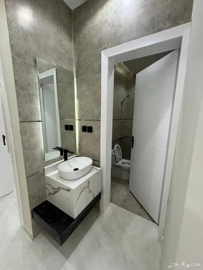 للبيع بجوار كوبري مطار أبها شقق تمليك علوي درج داخلي للسطح 10