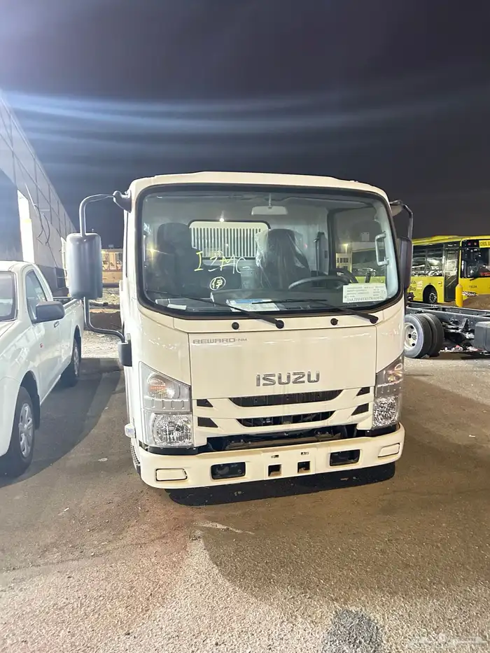 أيسوزو قلاب 3 طن 25 0