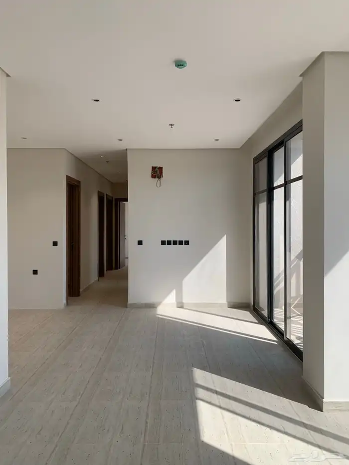 للبيع شقة فاخرة في حي البحر 13