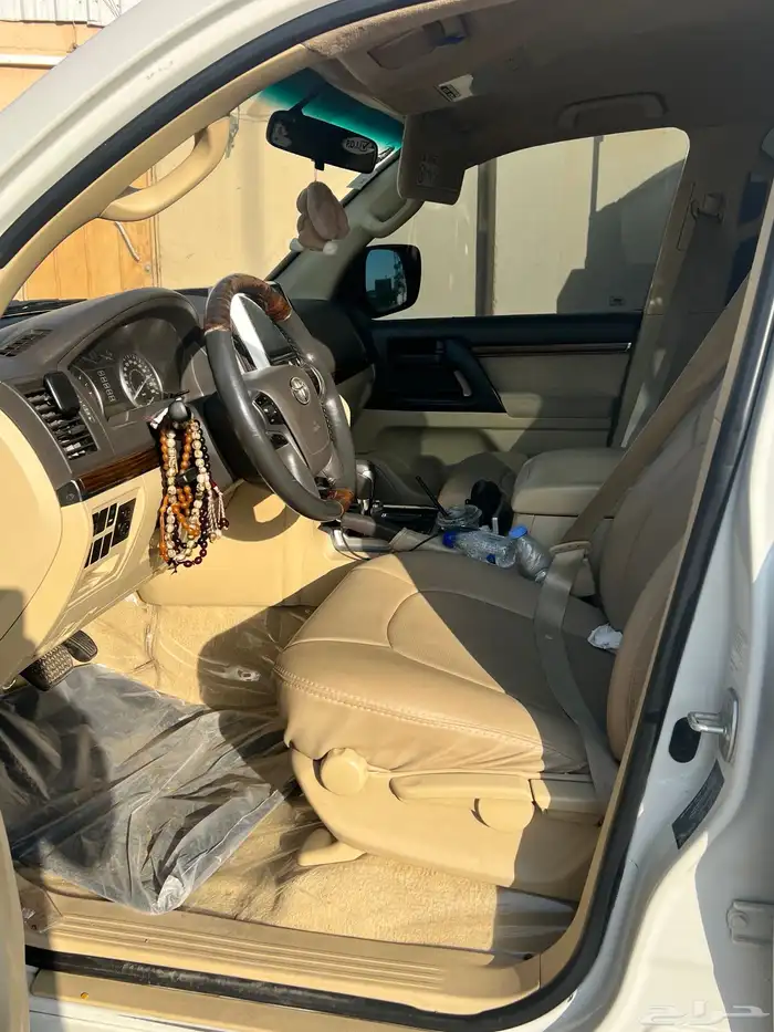 يوجد جيب لاند كروزر 2016ارغب في البدل بغنم نعيم مراح كامل 1