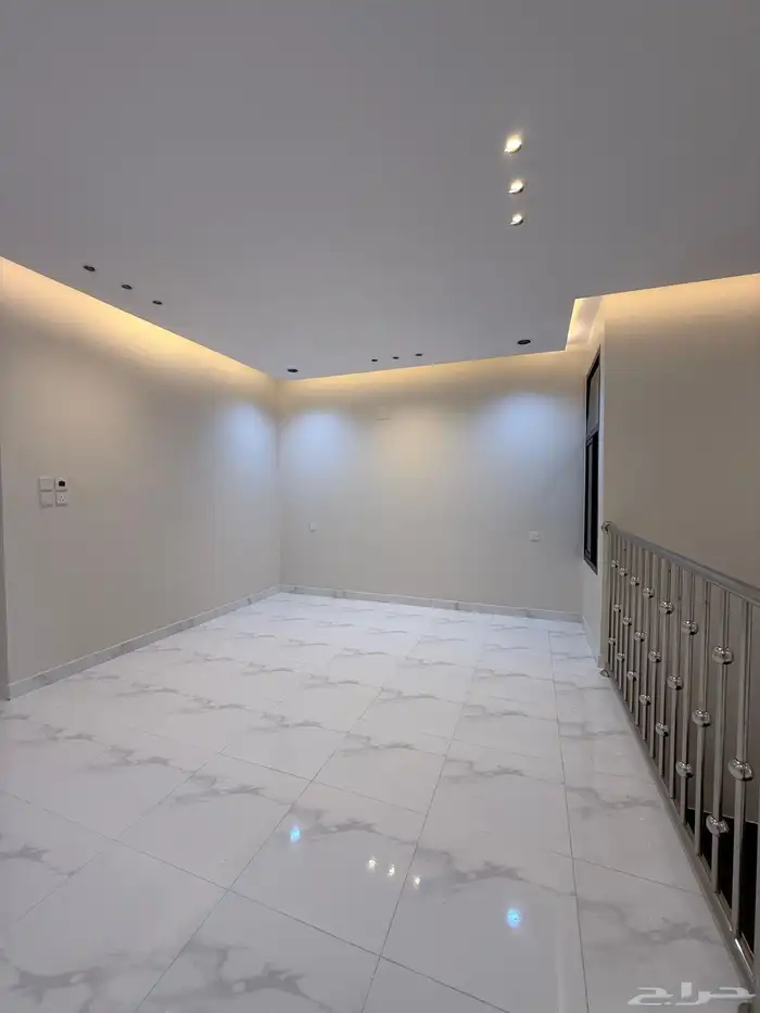 للبيع ارواف علويه وشقق ارضيه ببايكة سيارة ف شمال الخميس 42