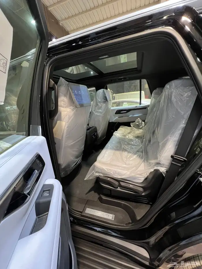 تاهو بريمير 2025 أسود داخلي ابيض 11