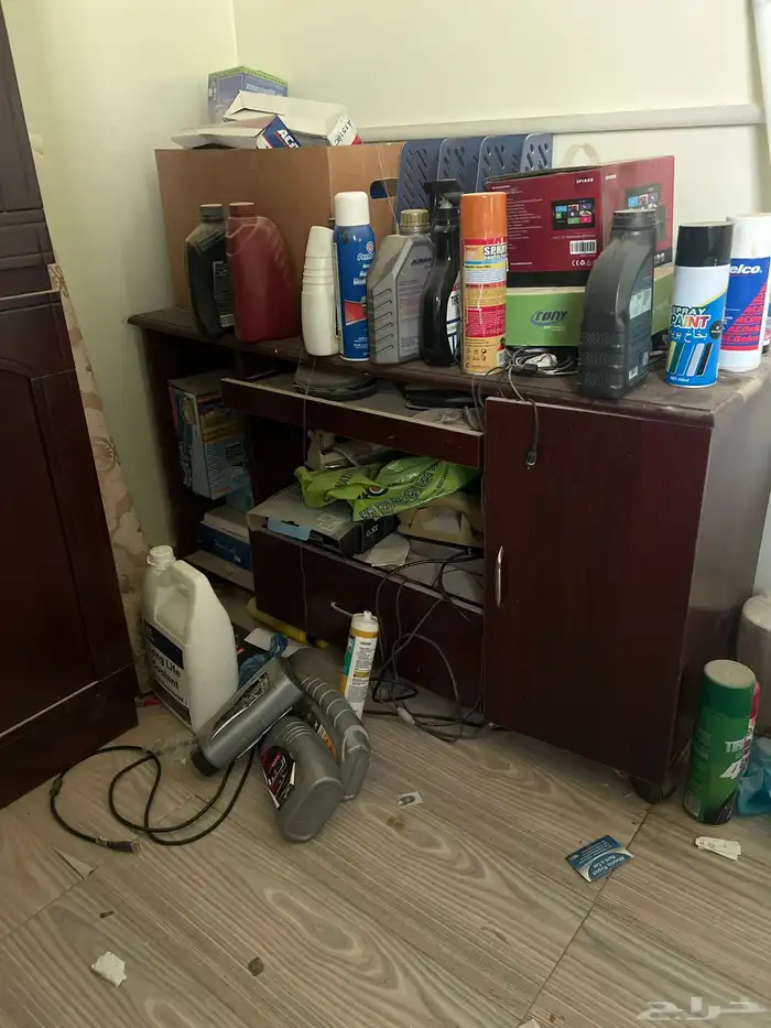 مكتب مع ملحقاته للبيع 3