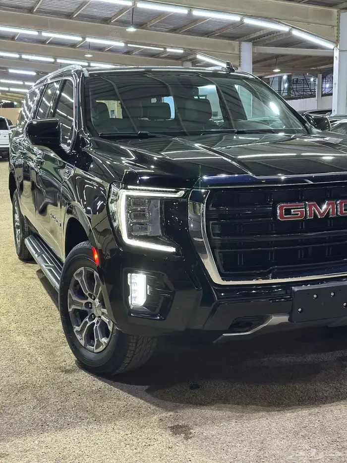 جي ام سي يوكن 2023 XL دبل وكالة بدي ومحركات شرط 9