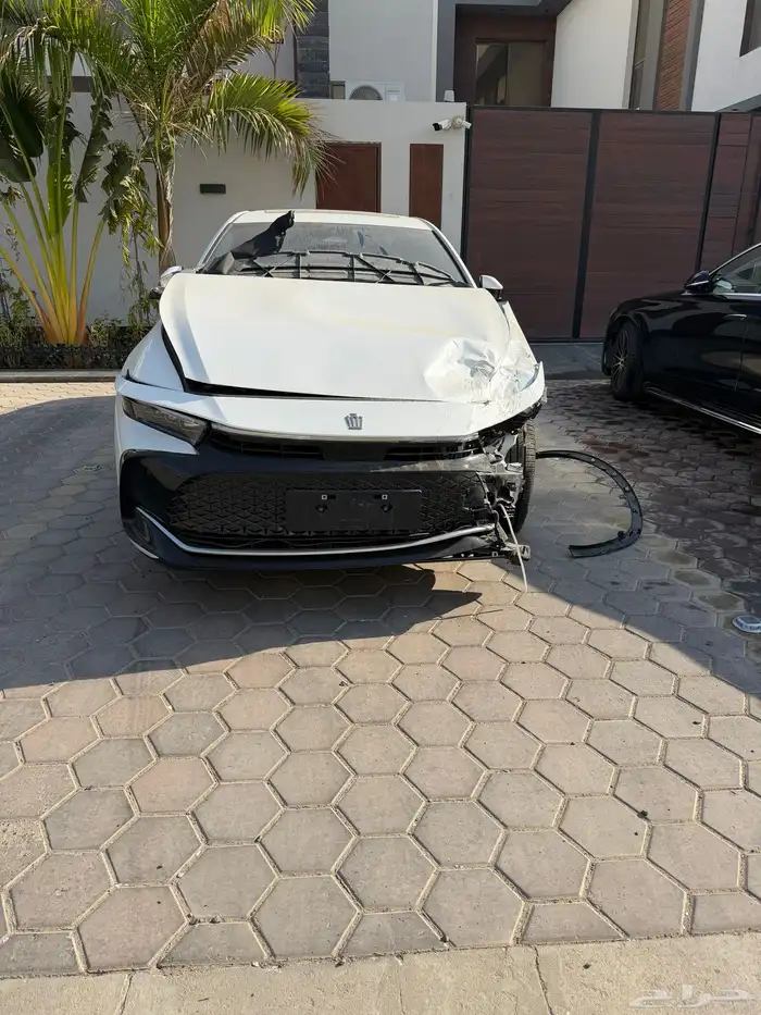 تويوتا كراون للبيع مصدومه 2023 3