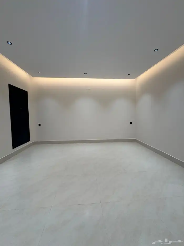 للبيع شقق علويه مع ملحق خاص وسطح حى الحسام 10