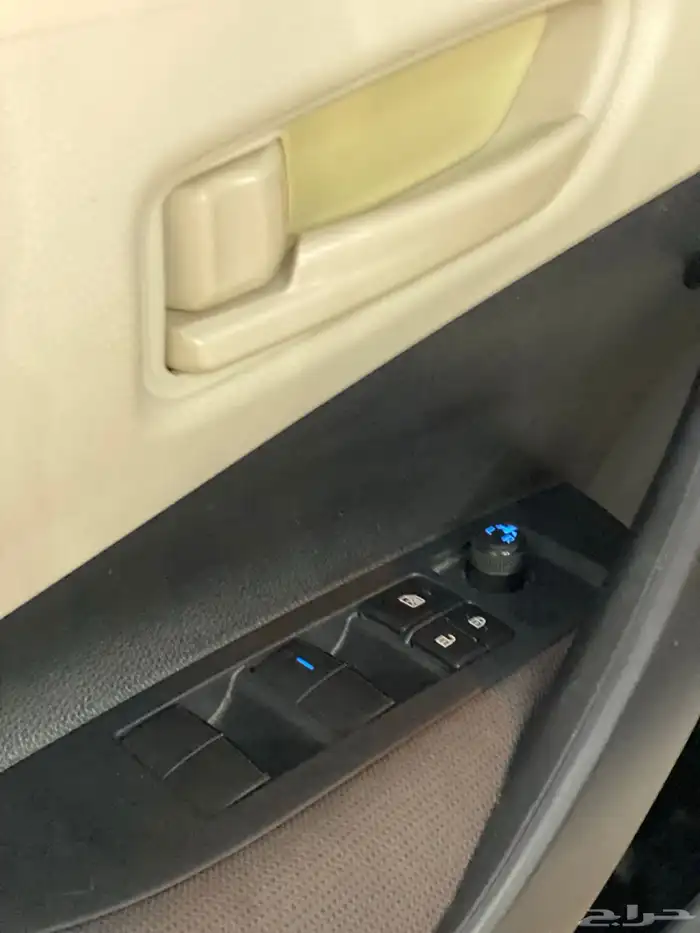 تويوتا كورولا 2.0 XLi 12