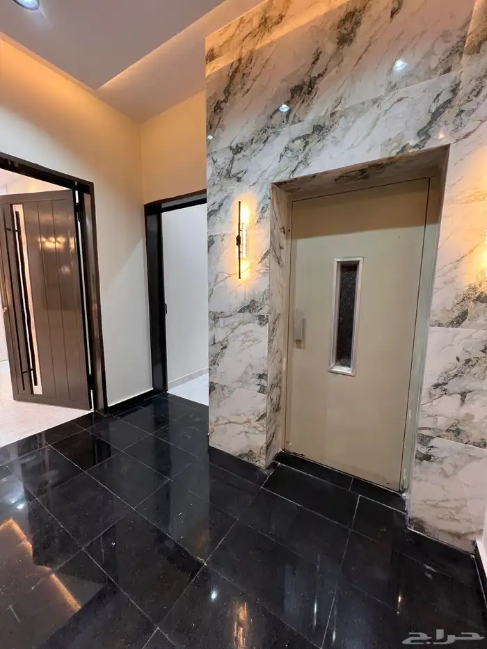 للبيع فيلا روف دور ثاني مع ملحق حى الراقى خميس مشيط 5