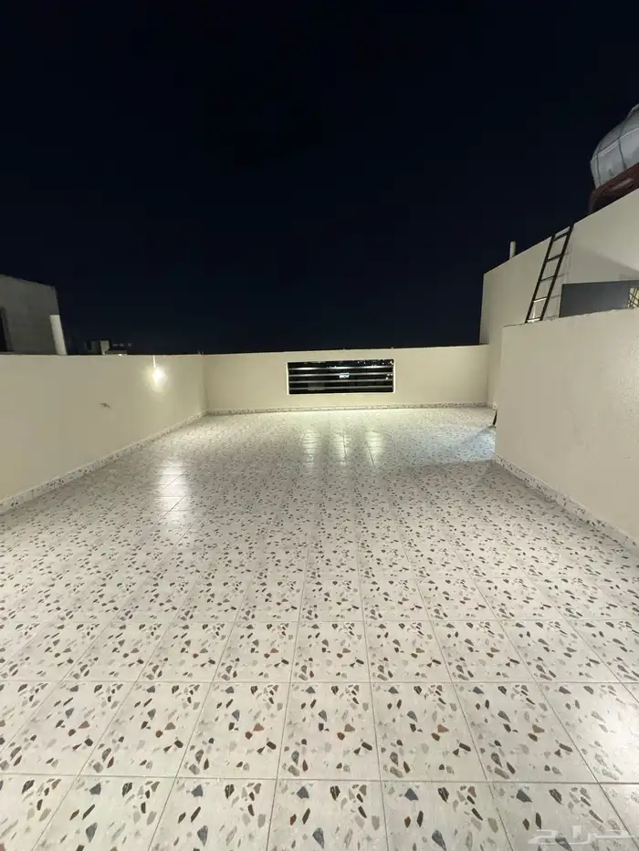 للبيع بجوار كوبري مطار أبها شقق تمليك علوي درج داخلي للسطح 20