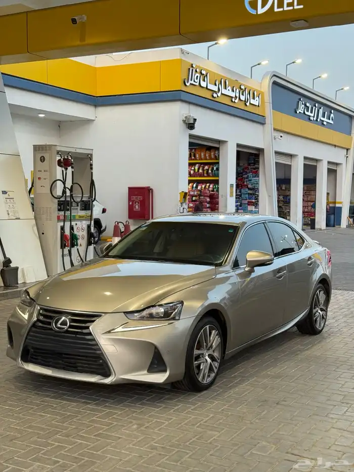 للبيع لكزس is300 موديل 2018 وكاله 2