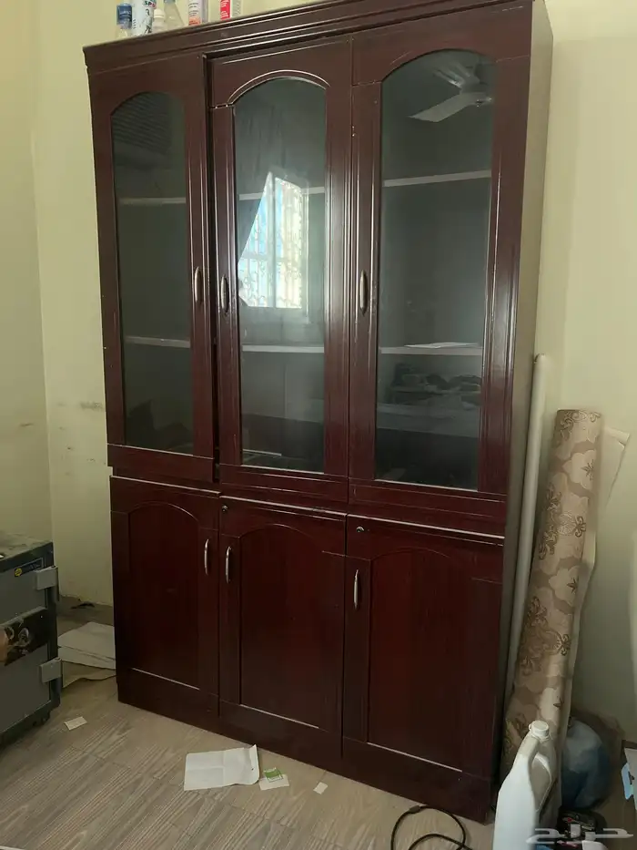 مكتب مع ملحقاته للبيع 1