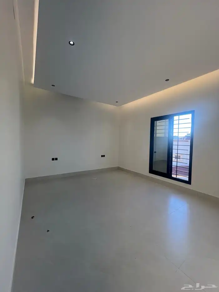 للبيع ادوار علوية مع ملحق و سطح خاص مخطط الحسام 15