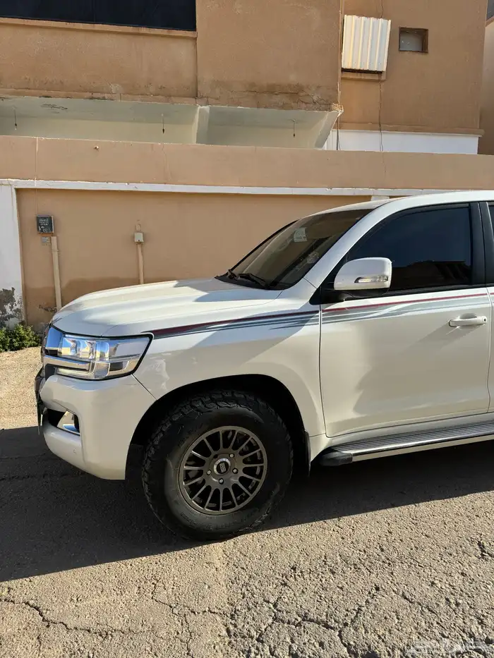 لاندكروزر 2020 هدد فل كامل 17