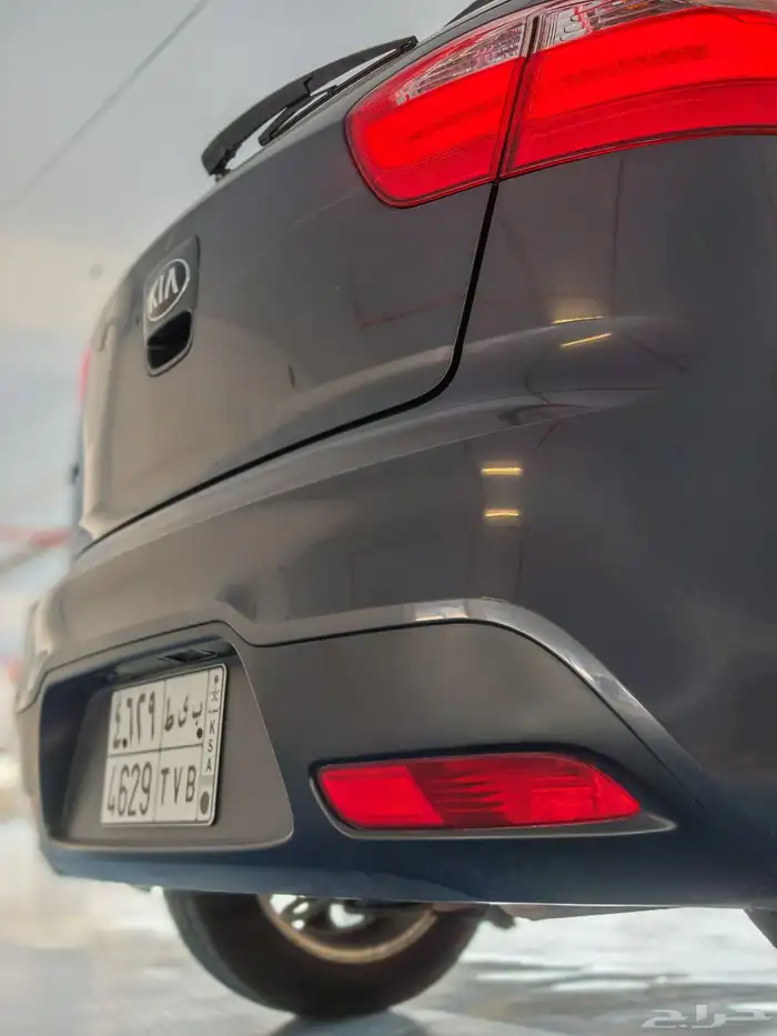 ريو هاتشباك نص فل مخزن 20